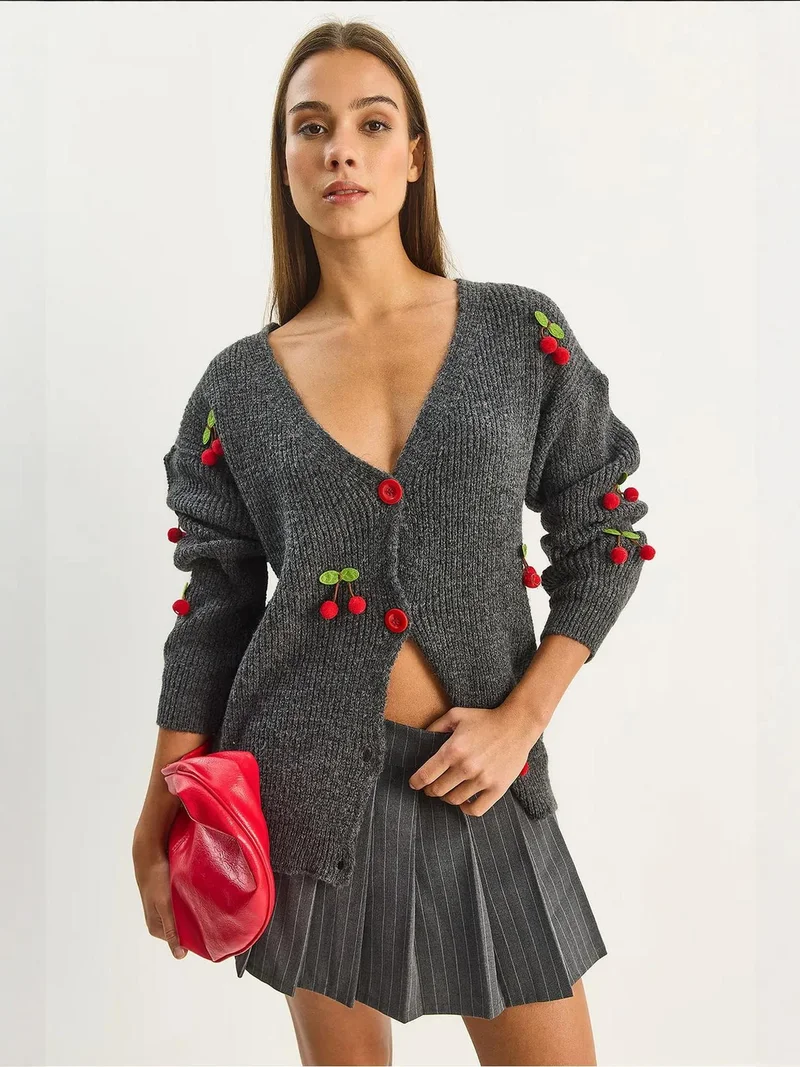 Bianco Lucci LUCCI V-Neck Fruit Embroidered Knitwear Cardigan
