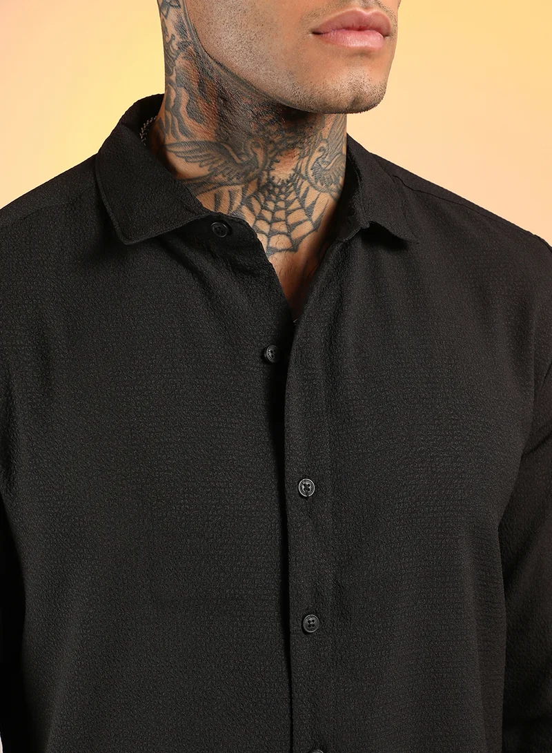 Campus Sutra Men's Midnight Black Solid Seersucker Shirt