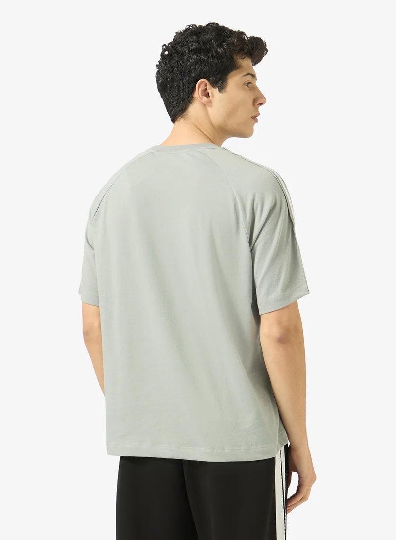 كالفن كلاين سبورت تيشيرت بشعار أساسي