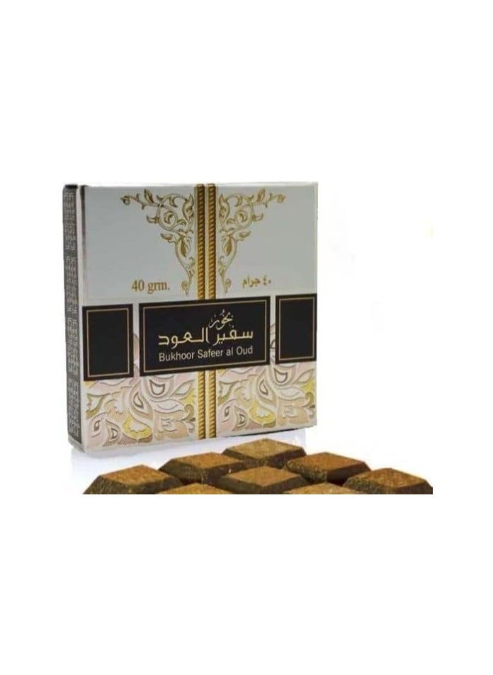 ارض الزعفران - حول هذا المنتج بخور سفير العود - بخور رقائق الخشب يمزج البخور الشرقي الذي لا يقاوم بين نفحات منشطة من __ لخلق رائحة جريئة هي حقًا سماوية البخور أو البخور البخور هو الاسم العربي الذي يُطلق على الطوب المعطر أو مزيج من المكونات الطبيعية التقليدية، وخاصة رقائق الخشب. تُحرق هذه الرقائق المعطرة بالفحم أو مباخر البخور لتعطير المنزل والملابس برائحة غنية وكثيفة الاستخدام - أحرق قرص فحم في مبخرة البخور حتى يتوهج. ثم ضع قطعًا صغيرة من مسحوق البخور أو رقائق الخشب على الفحم الساطع. دع الرائحة تملأ الهواء في الغرفة ولكن ليس كثيرًا المحتويات: يأتي بخور سفير العود في عبوة 40 جرامًا يسهل كسرها ووضعها على المبخرة الاسترخاء - علاج للحواس - بخور العود المعطر بالخشب، غني بجوهر ناعم وعطر. عند حرق البخور على الفحم تنطلق الروائح وتنتشر رائحة لطيفة ومريحة روائح مذهلة: بخور سفير العود هو نوع من البخور مكون من أفضل الروائح والنكهات التي تملأ منزلك بروائح مذهلة - Image 1