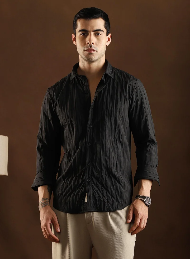 Campus Sutra Campus Sutra Men's Onyx Black Quilt-Tactile Shirt For Casual Wear | Mid-Rise | Regular Fit | Button Closure | Shirt Crafted With Comfort Fit For Everyday Wear