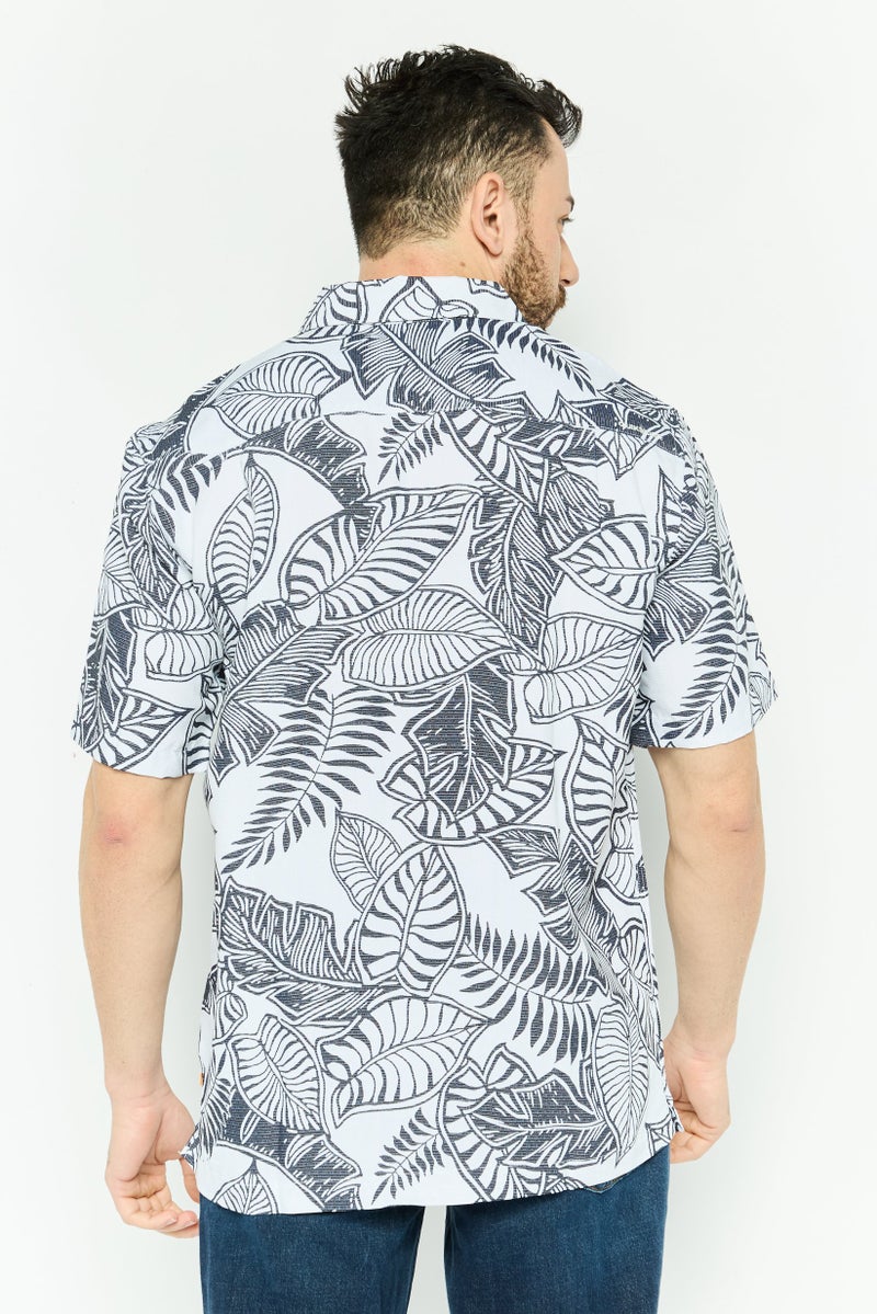 QUIKSILVER قمصان رجالية مريحة بأكمام قصيرة بطبعة شاملة، بيضاء - Image 3