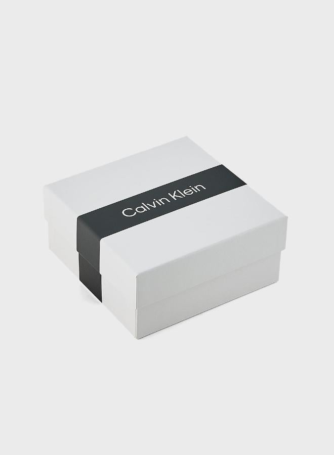 كالفن كلاين قلادة طويلة بحجر سوليتير وإطار ملتوي - Image 4