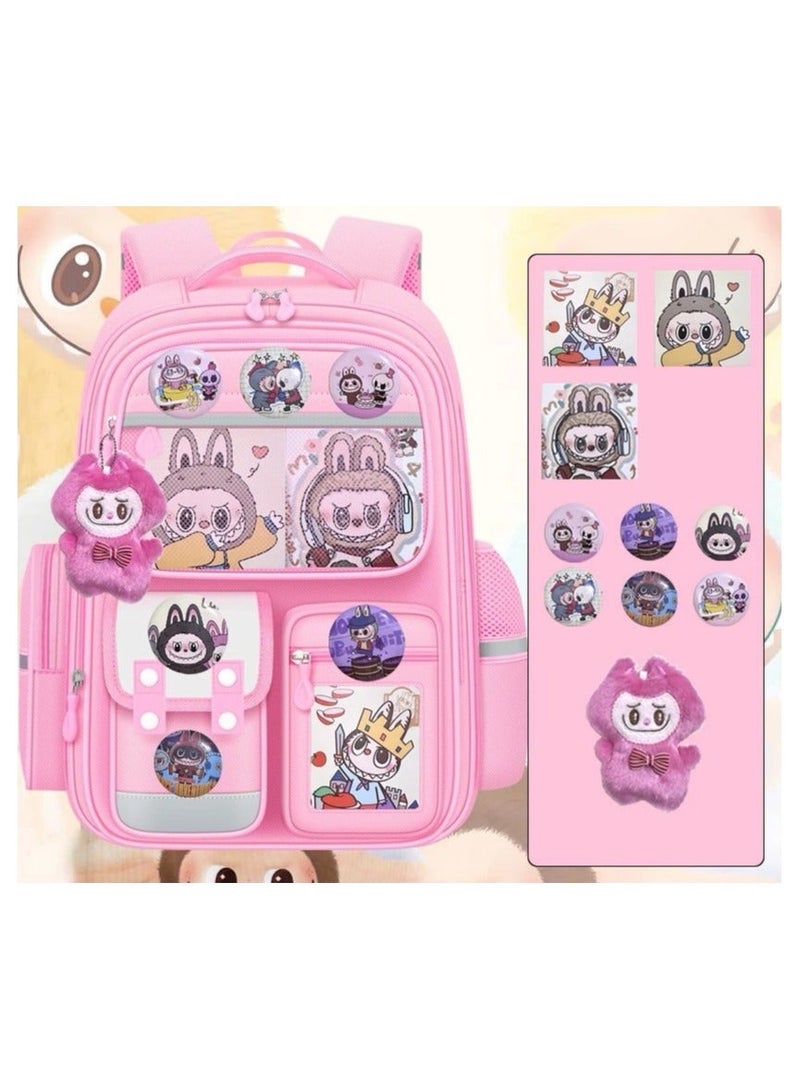 LABUBU حقيبة مدرسية للبنات في المرحلة الابتدائية بسعة كبيرة وخفيفة الوزن بحجم كبير 42*30*20 سم (بطاقة + شارة + دمية محشوة)