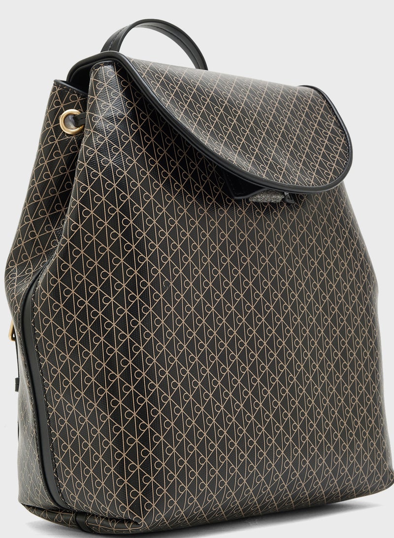 كالفن كلاين حقيبة ظهر كاجوال بطية مطبوعة - Image 4