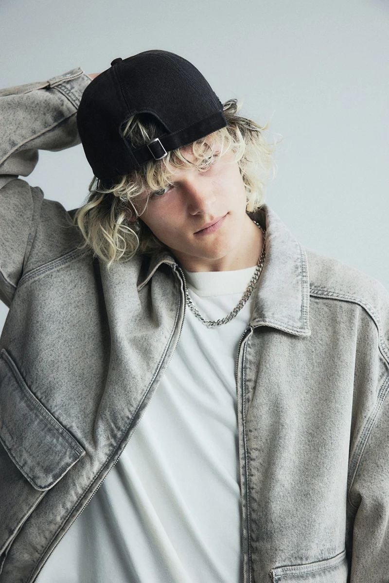 اتش اند ام Cap With Hard-Worn Details