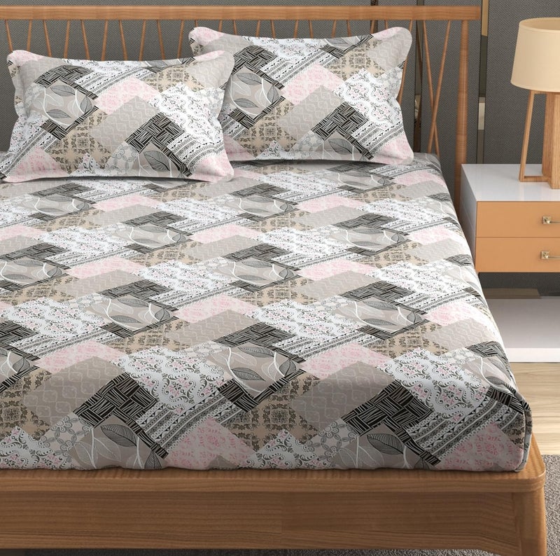 Furnofy Premium Geometric Printed Double Bedsheet Set – Pink & Grey (90x100 Inches) with 2 Pillow Covers – Flat - Image 1