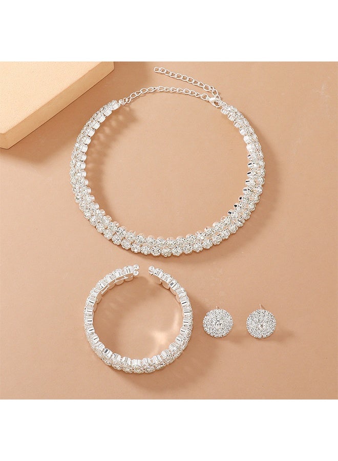 مجموعة مجوهرات تتكون من 3 قطع: سوار، أقراط، و قلادة مزينة بالكريستال، قلادة رقبة مزدوجة الصف بفصوص دائرية للزفاف، وإكسسوارات لفستان المساء، مثالية لحبيبتك أو زوجتك أو والدتك أو وصيفات الشرف لحفل الزفاف. - Image 4