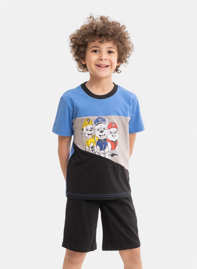 طقم بيجامة أزرق وأسود للأولاد بطبعة على الصدر