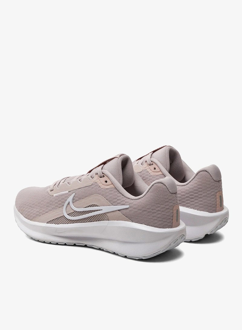 Nike Downshifter 13 - Image 2