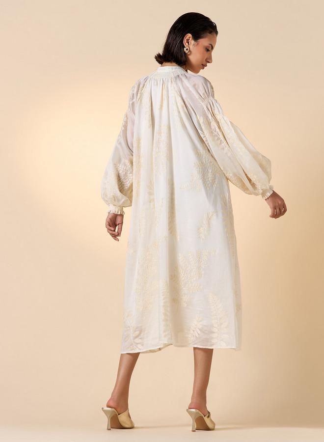 ايكونيك فستان ميدي إيه لاين بياقة ماندرين وتطريز أوراق شجر من آيكونيك - Image 3