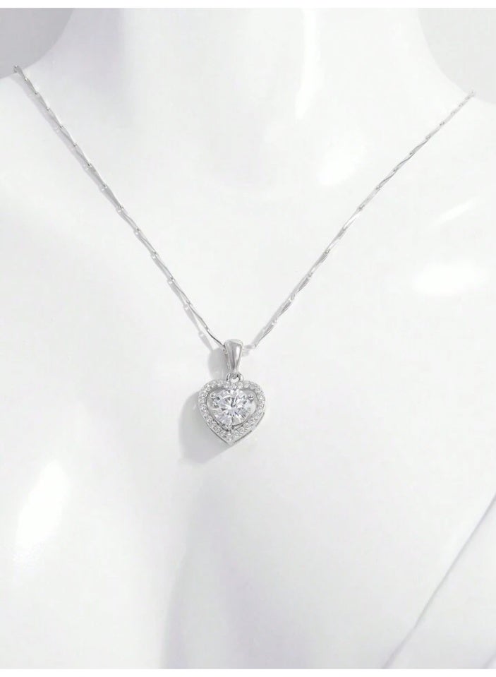 925 ستيرلنغ سيلفر تشارمز سلسال بقلادة فاخرة ناعمة مصنوعة من الفضة الإسترلينية عيار 925 بجودة عالية ودقة شديدة مزينة بكريستالات صغيرة على شكل قلب تتوسطه كريستالة كبيرة من حجر الزيركون الطبيعي اللامع لتعطي مظهرا رائعا للأميرة التي تستحقها - Image 3