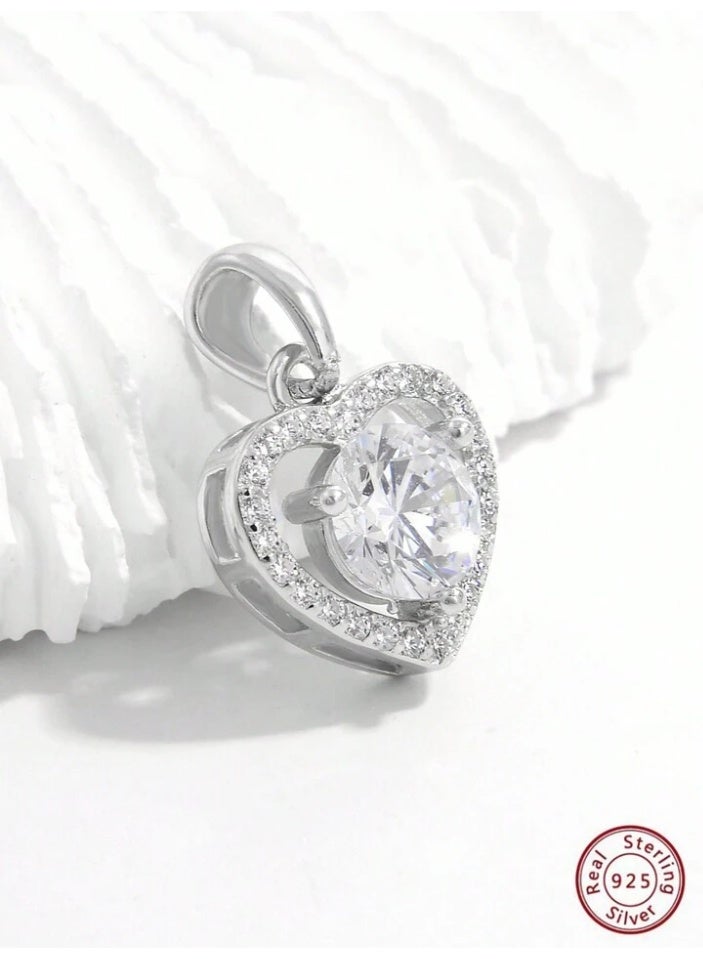 925 ستيرلنغ سيلفر تشارمز سلسال بقلادة فاخرة ناعمة مصنوعة من الفضة الإسترلينية عيار 925 بجودة عالية ودقة شديدة مزينة بكريستالات صغيرة على شكل قلب تتوسطه كريستالة كبيرة من حجر الزيركون الطبيعي اللامع لتعطي مظهرا رائعا للأميرة التي تستحقها - Image 5