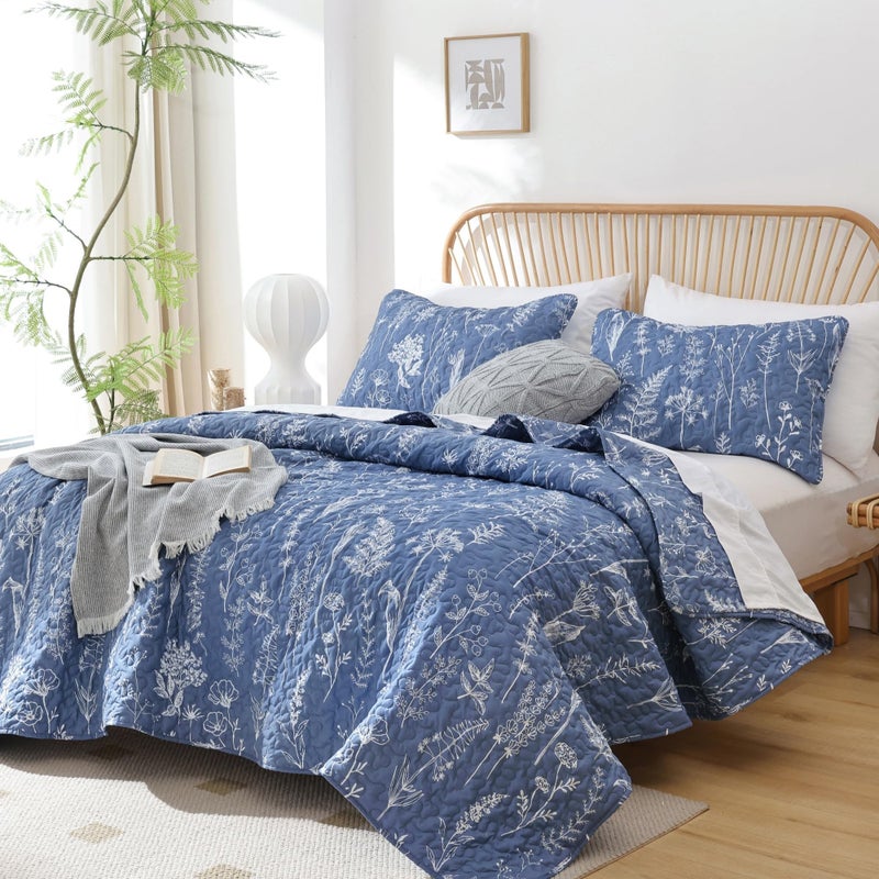 JANZAA Quilt King Size Infinity Blue Quilt Bed Spread Boho Quilt with Floral Pattern Microfiber Quilts Set 3 Pieces Lightweight Comforter Reversible Bedding Set,1Quilt 104x90 inches, 2 Pillowcases - Image 1