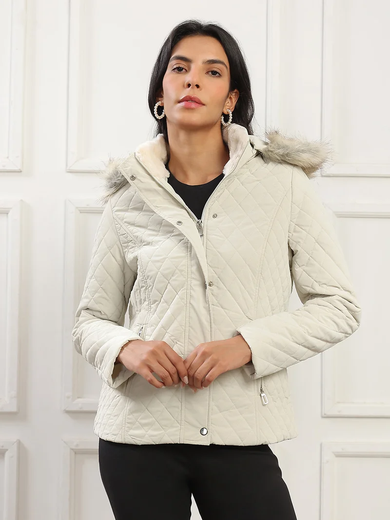 جلو باص جاكيت منتفخ نسائي بياقة عالية من جلوبس مع غطاء رأس قابل للإزالة من الفرو الصناعي