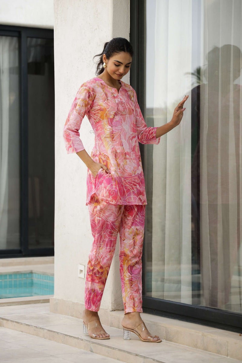 Label Flavia طقم وردي متناسق مع بلوزة وسروال للنساء - Image 3
