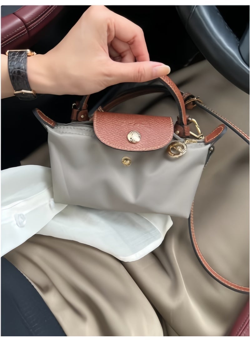 Longchamp حقيبة كاميرا ميني أنيقة للنساء - تصميم فليب من الجلد الفاخر، مقبض علوي وحزام كتف قابل للفصل، حقيبة كتف فاخرة مدمجة بلون رمادي تيرتل دوف - Image 2