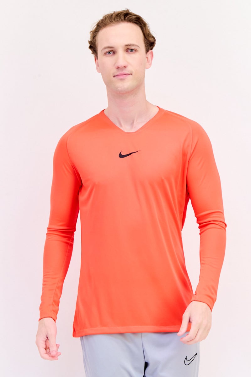 Nike قميص كرة القدم للرجال بتصميم ضيق بأكمام طويلة، أحمر ساطع - Image 1