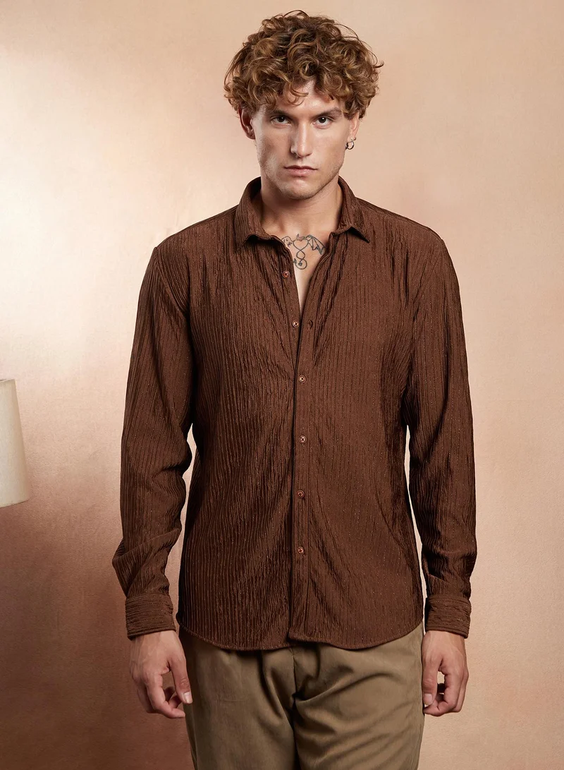 كامبوس سوترا Campus Sutra Men's Mocha Brown Trough-Crease Shirt For Casual Wear | Spread Collar | Long Cuffed Sleeves | Button Closure | Shirt Crafted With Comfort Fit For Everyday Wear