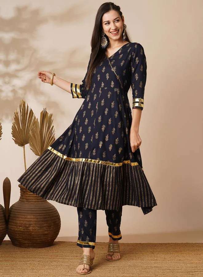 جلو باص طقم من بنطال وكورتا بطبعة زهور