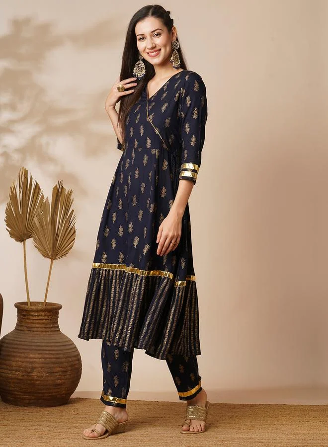 جلو باص طقم من بنطال وكورتا بطبعة زهور