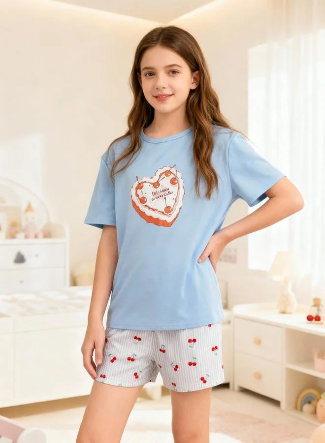 تايك تو مجموعة من بيجاما شورت وتيشيرت بطبعة جرافيك