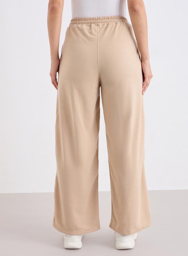 ستايلي جوغر بأرجل واسعة وتفاصيل محزوزة - Image 4