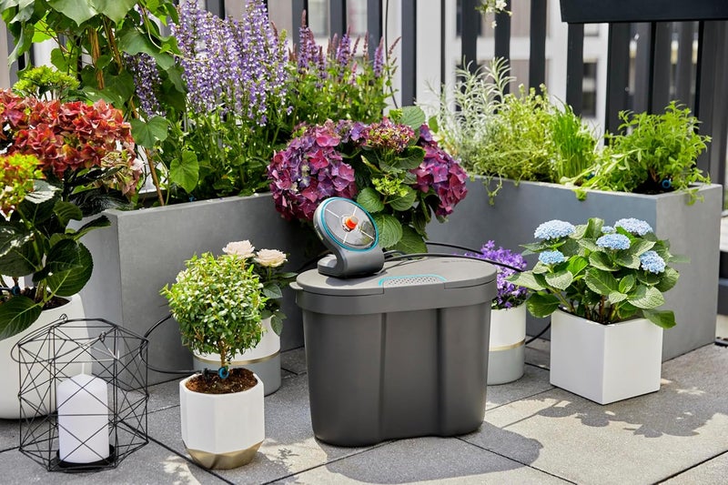 Gardena AquaBloom Solar Watering Set with Water Storage - Image 3