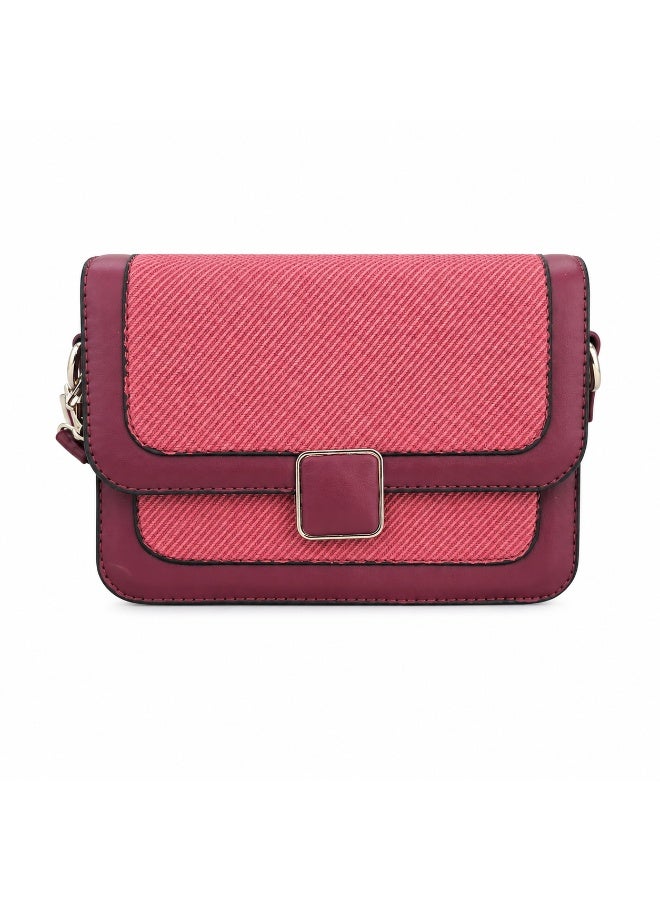 Elegant women's leather shoulder bag with a gold metal clasp - Image 4