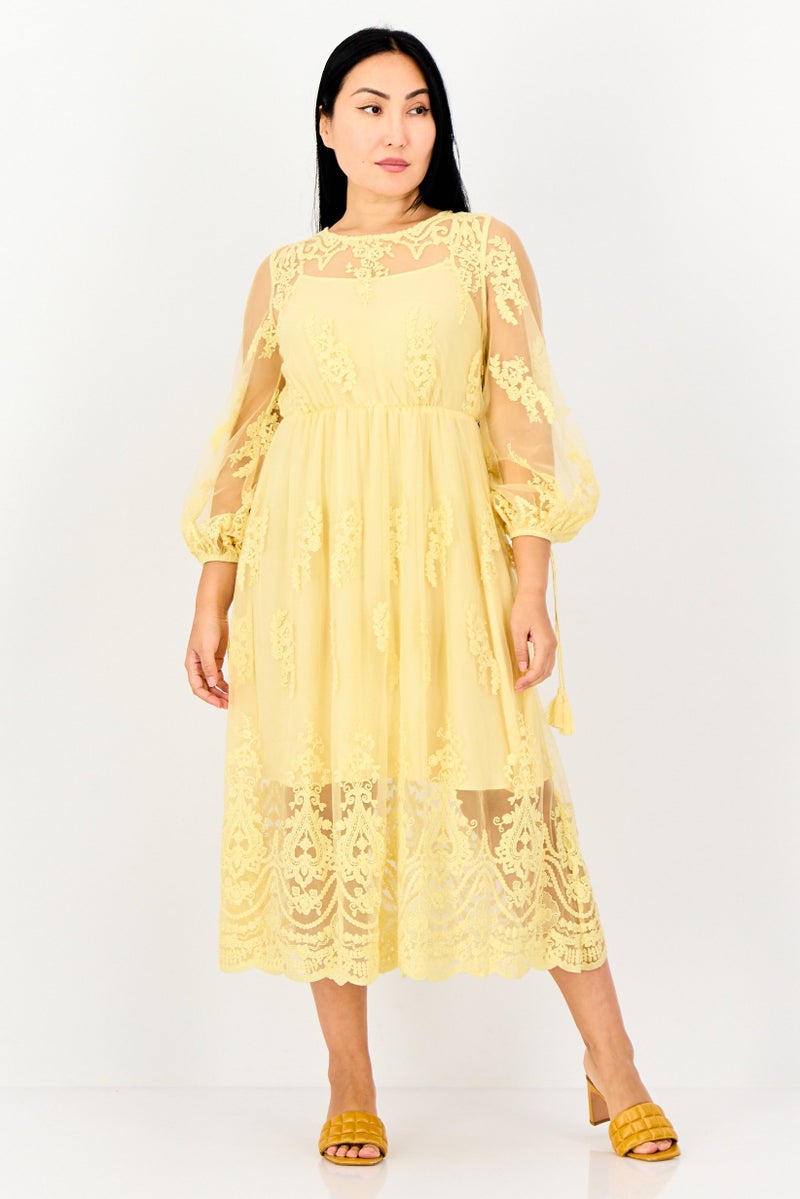 VERO MODA فستان ميدي مزخرف للنساء، أصفر - Image 1