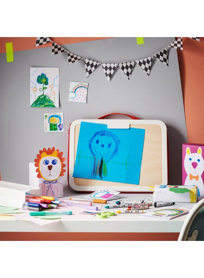 IKEA (IKEA) حقيبة رسم محمولة MÅLA – أحمر | طقم فنون سفر للأطفال مع لوح رسم مدمج وجيوب تخزين وإكسسوارات | 35×27 سم – أصلي من إيكيا - Image 3