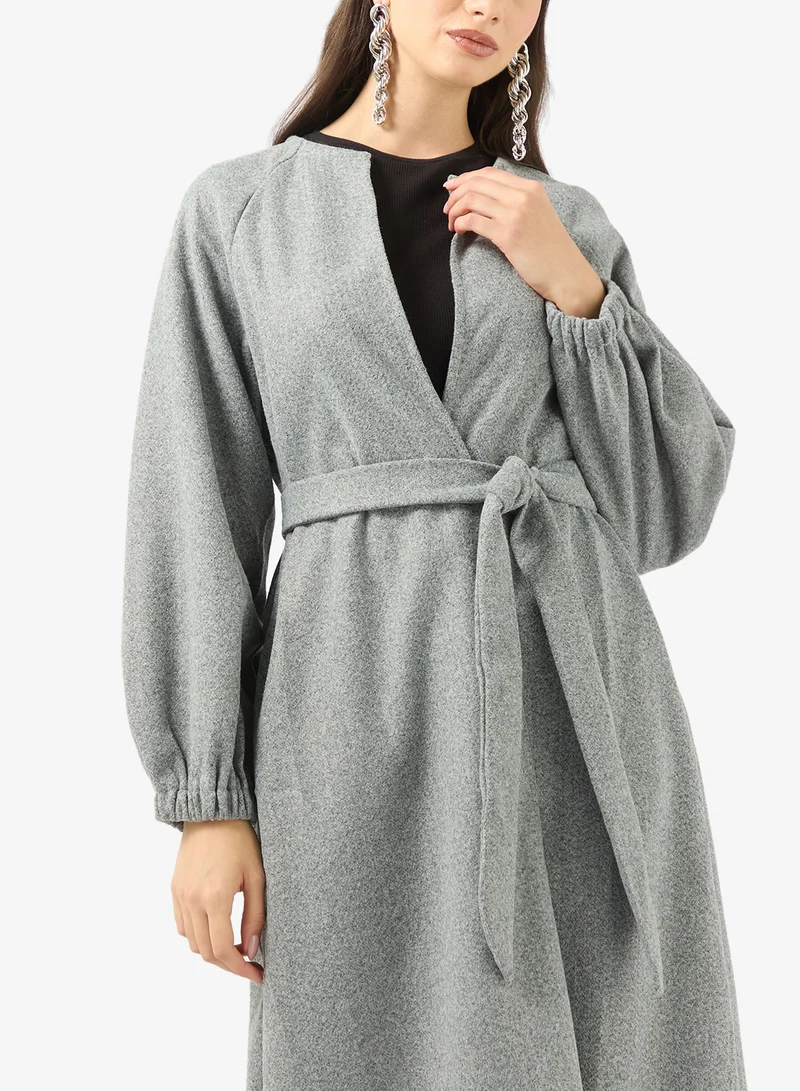 خزانة عباية أساسية