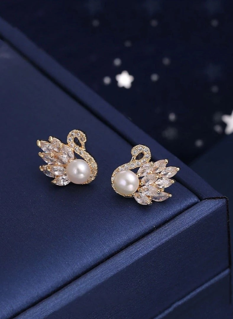 إيكوال حلق أذن نسائي صغير جداً بتصميم أنيق وعالي الجودة مرصع بالزركون - Image 1