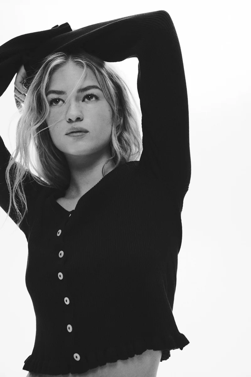 اتش اند ام كارديغان بتفاصيل مكشكشة