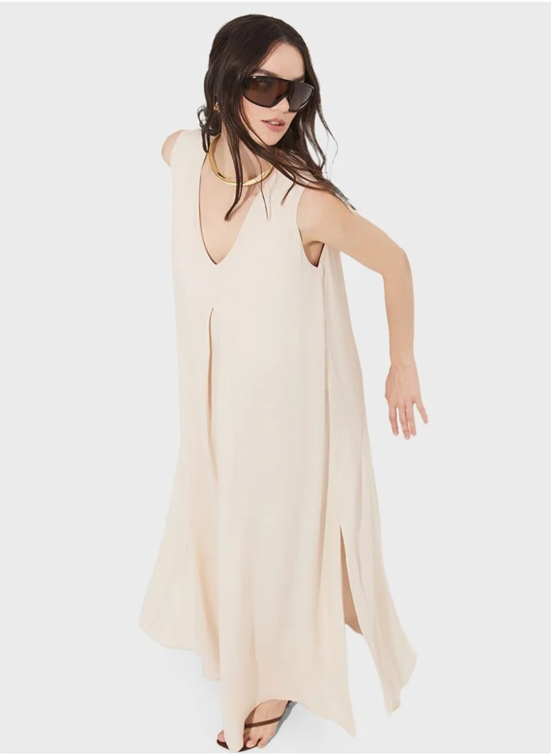 JUNE Sleeveless V-Neck Dress