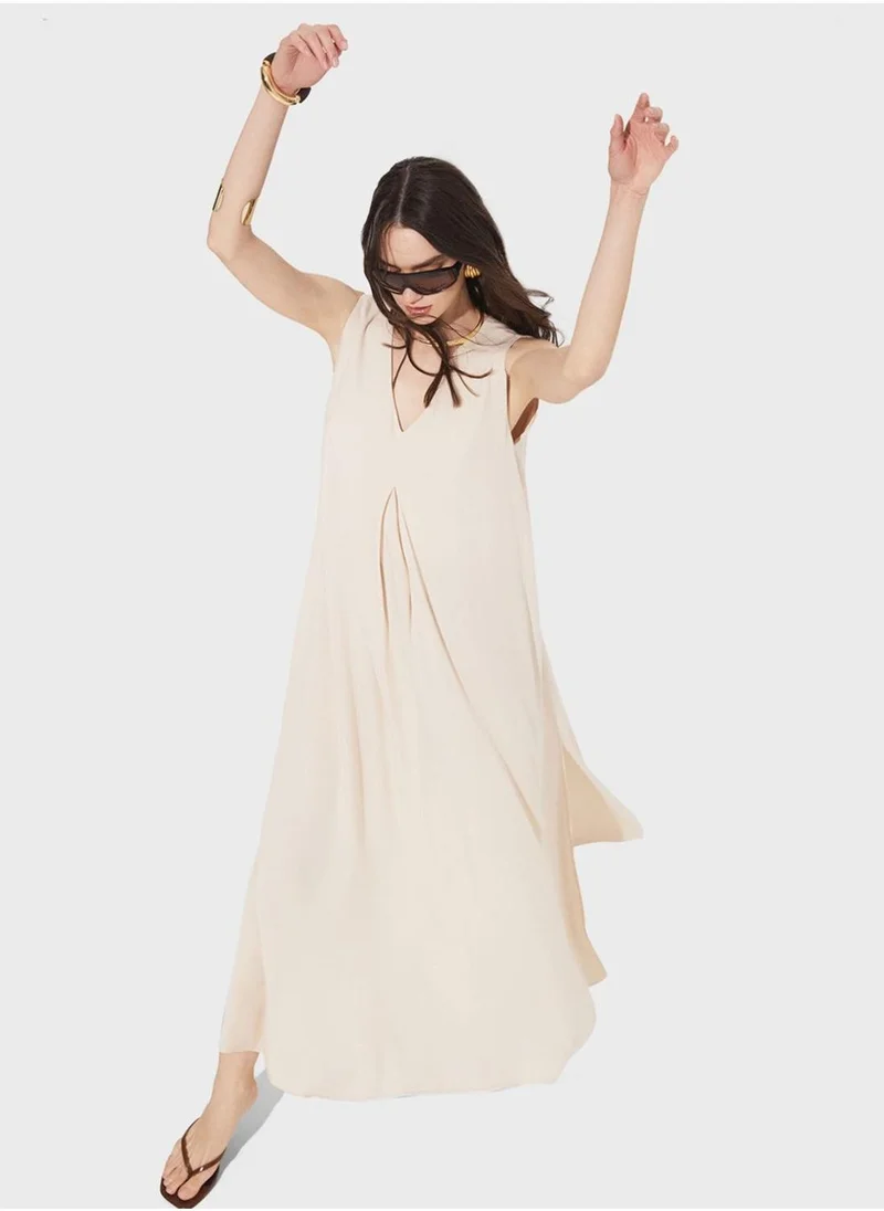 JUNE Sleeveless V-Neck Dress