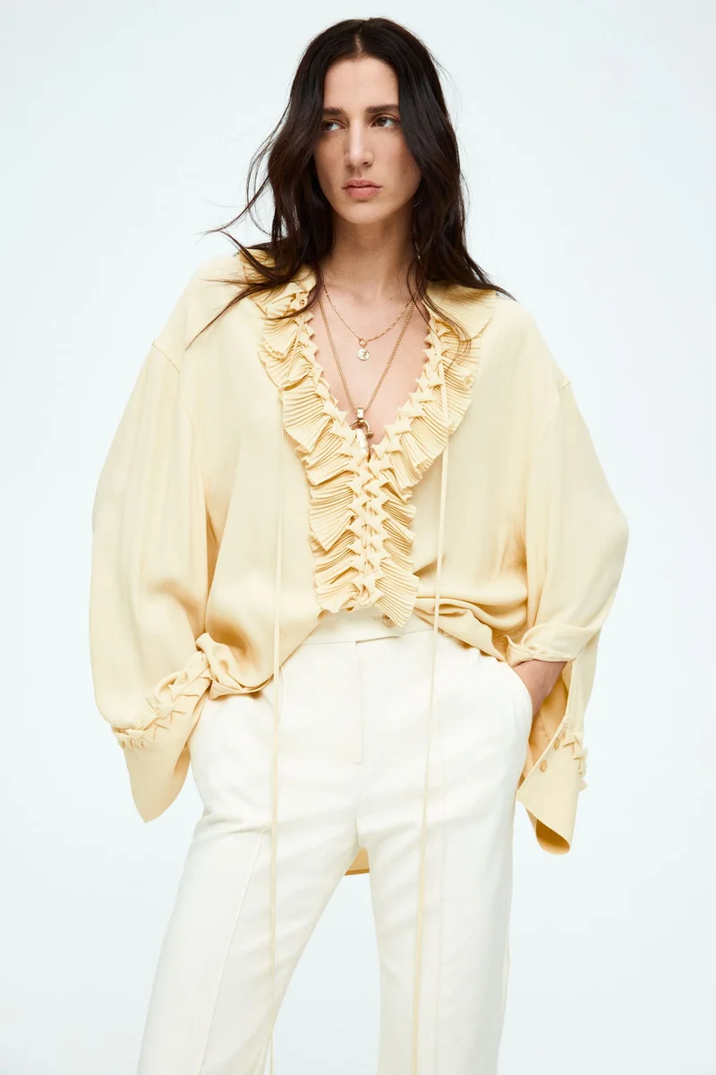 اتش اند ام بنطلون واسع مزيّن بكسرات على الساقين