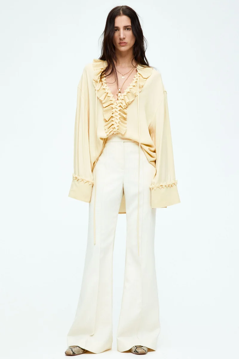 اتش اند ام بنطلون واسع مزيّن بكسرات على الساقين