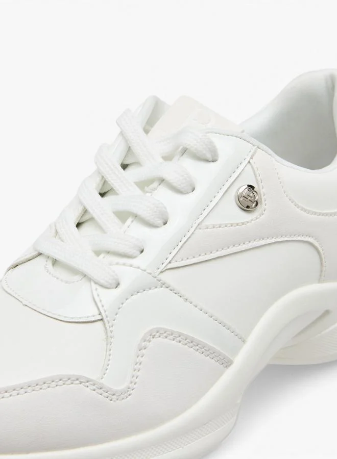 فلورا بيلا من شو إكسبرس سنيكرز برباط بتفاصيل شعار الماركة