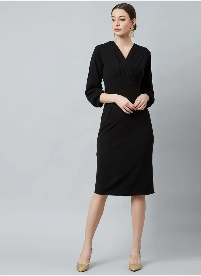 أثينا Solid V Neck Sheath Knee Length Dress by Styli