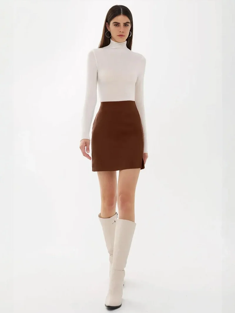 زوبعة تنورة بخصر عالٍ بفتحة جانبية