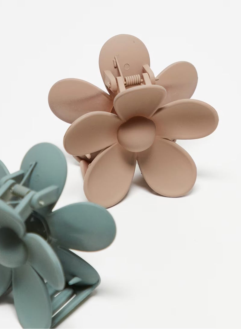 Beautify Pieces flower 2-pack hair claw clip in neutral and sage - Image 2