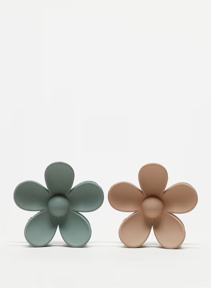 Beautify Pieces flower 2-pack hair claw clip in neutral and sage - Image 4