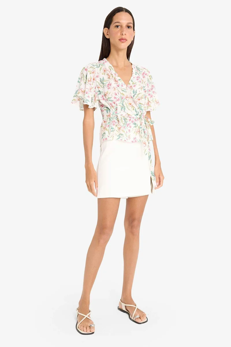 ديفاكتو Normal Waist Shorts