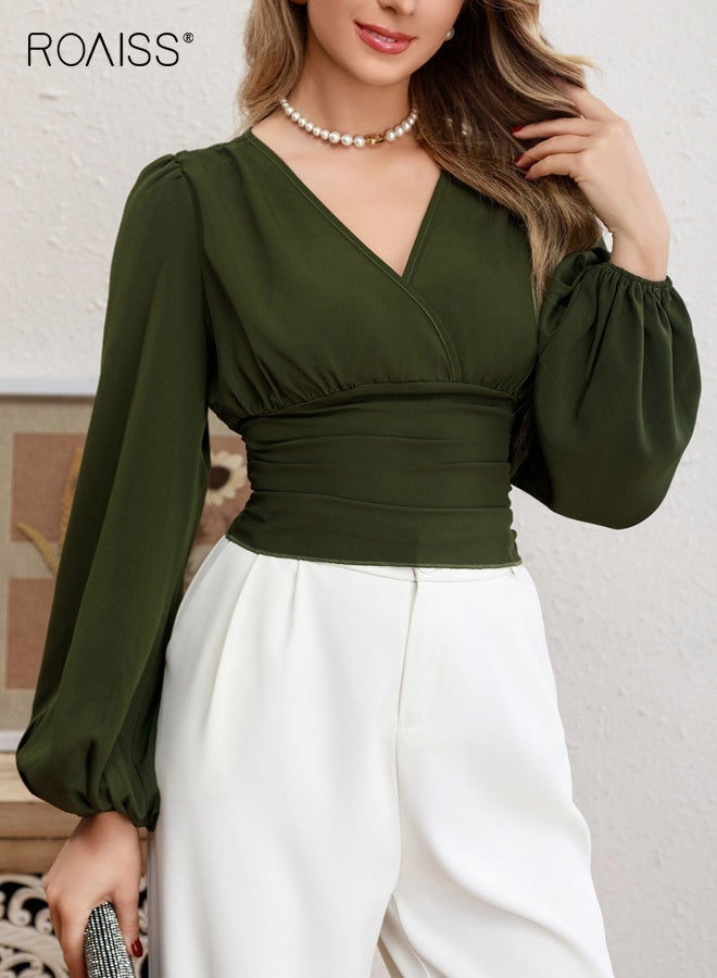 رويس تيشيرت نسائي بأكمام طويلة، مناسب لفصلي الربيع والخريف، بياقة على شكل حرف V، بخصر مطاطي، وأكمام واسعة، مثالي للارتداء اليومي، باللون الأخضر العسكري. - Image 1