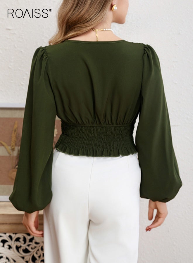 رويس تيشيرت نسائي بأكمام طويلة، مناسب لفصلي الربيع والخريف، بياقة على شكل حرف V، بخصر مطاطي، وأكمام واسعة، مثالي للارتداء اليومي، باللون الأخضر العسكري. - Image 2