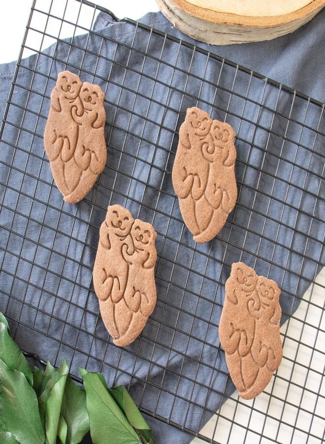 Bakerlogy Sea Otter Holding Hands cookie cutter, 1 piece - Bakerlogy - Image 3