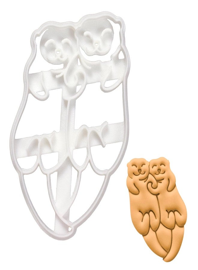 Bakerlogy Sea Otter Holding Hands cookie cutter, 1 piece - Bakerlogy - Image 1