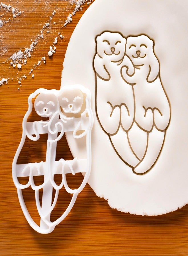 Bakerlogy Sea Otter Holding Hands cookie cutter, 1 piece - Bakerlogy - Image 2