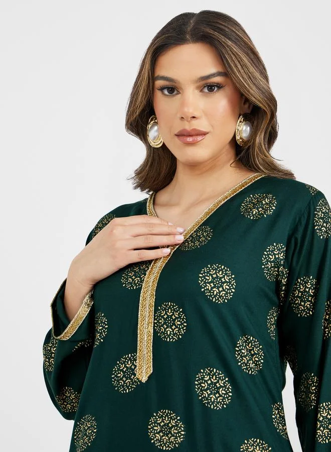 Styli Styli All-Over Print Lace Detail V-Neck A-Line Jalabyia